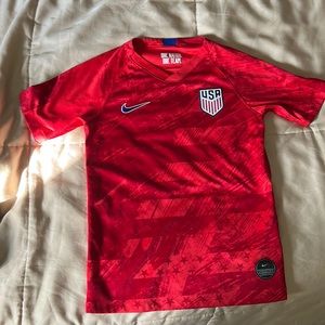 Boys USA soccer jersey size medium in great condition